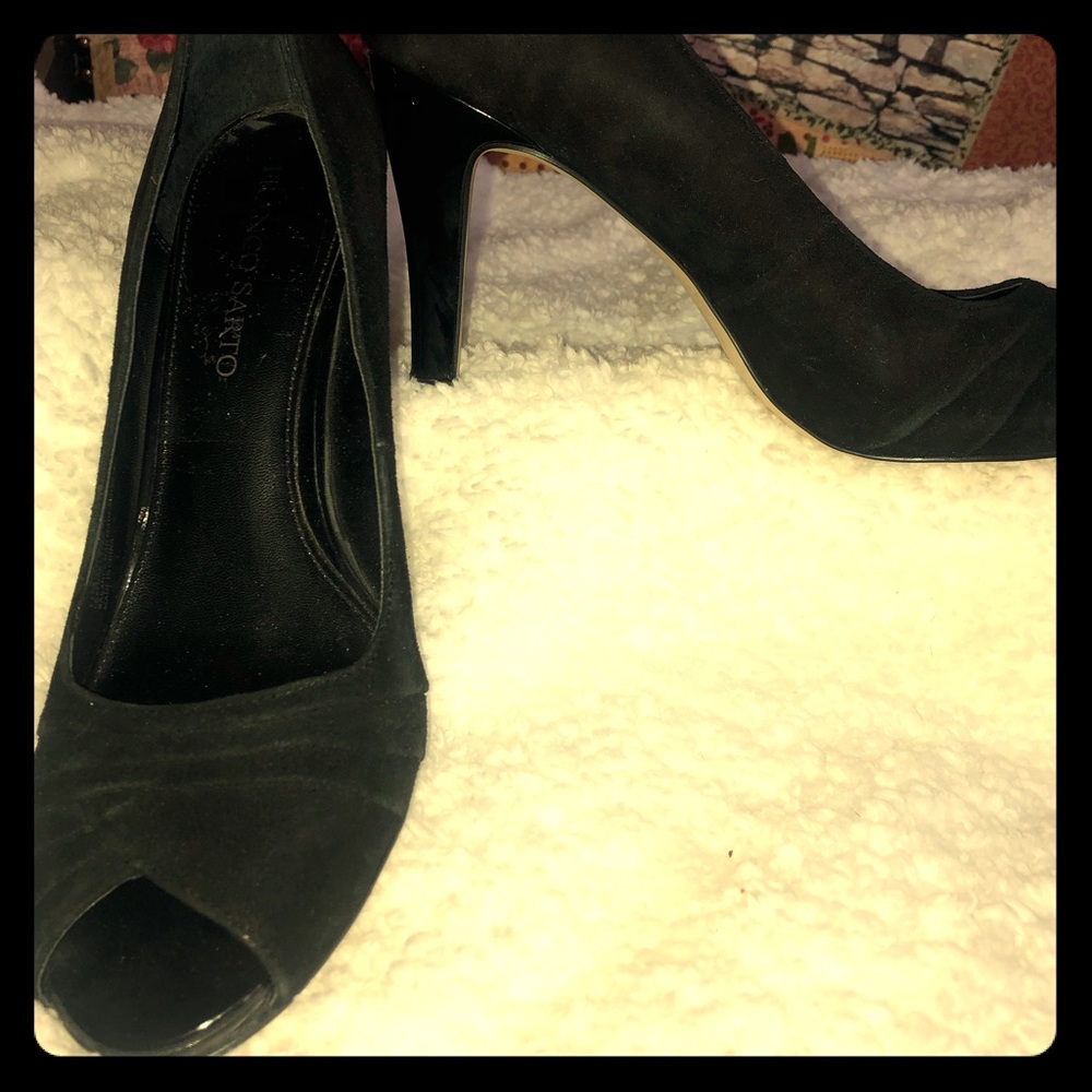 **CLEARANCE!**Suede pumps